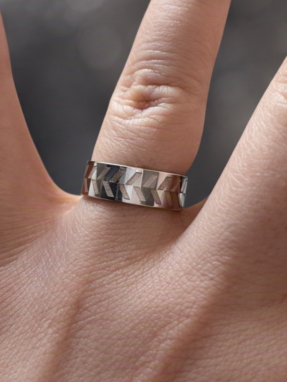 5/$25 NWT Men's Chevron Pattern Stainless Steel Ring in Silver Size 19 - 9